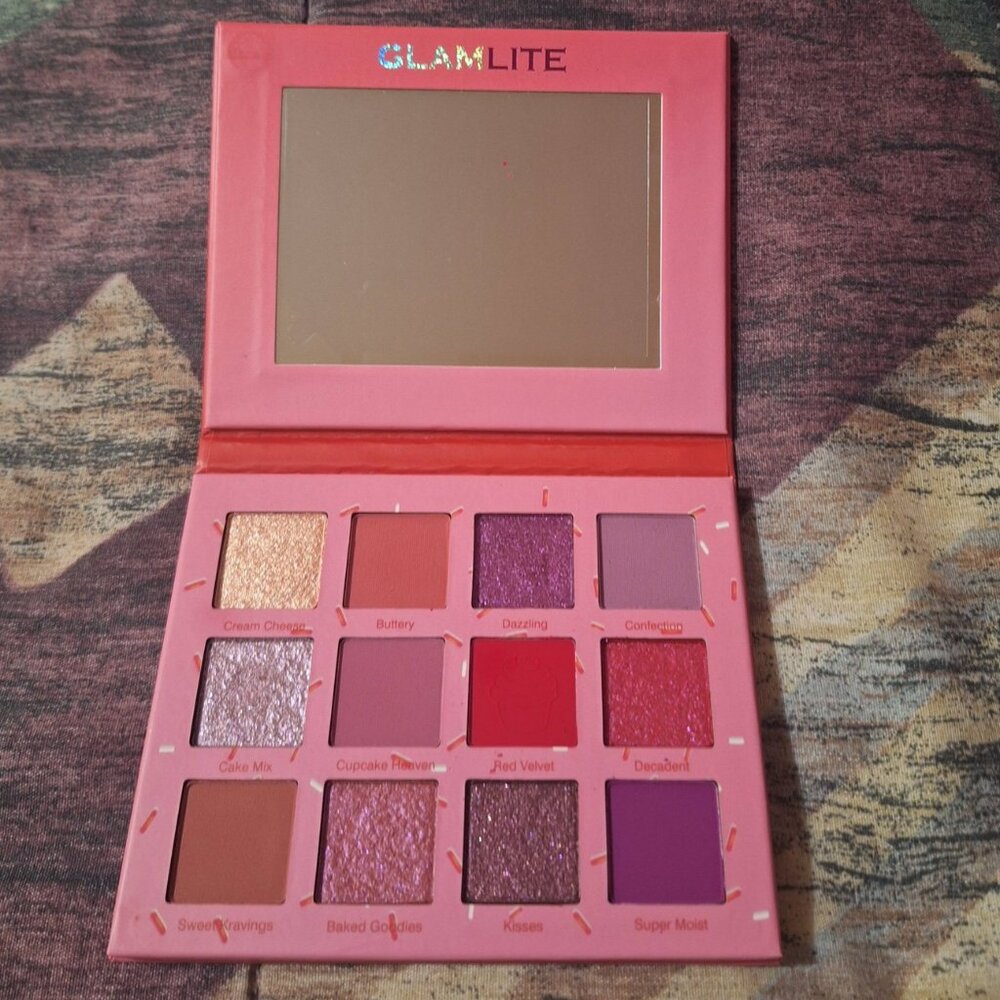 🍰 Glamlite Red Velvet Cupcake Palette – Discontinued – Lightly Swatched